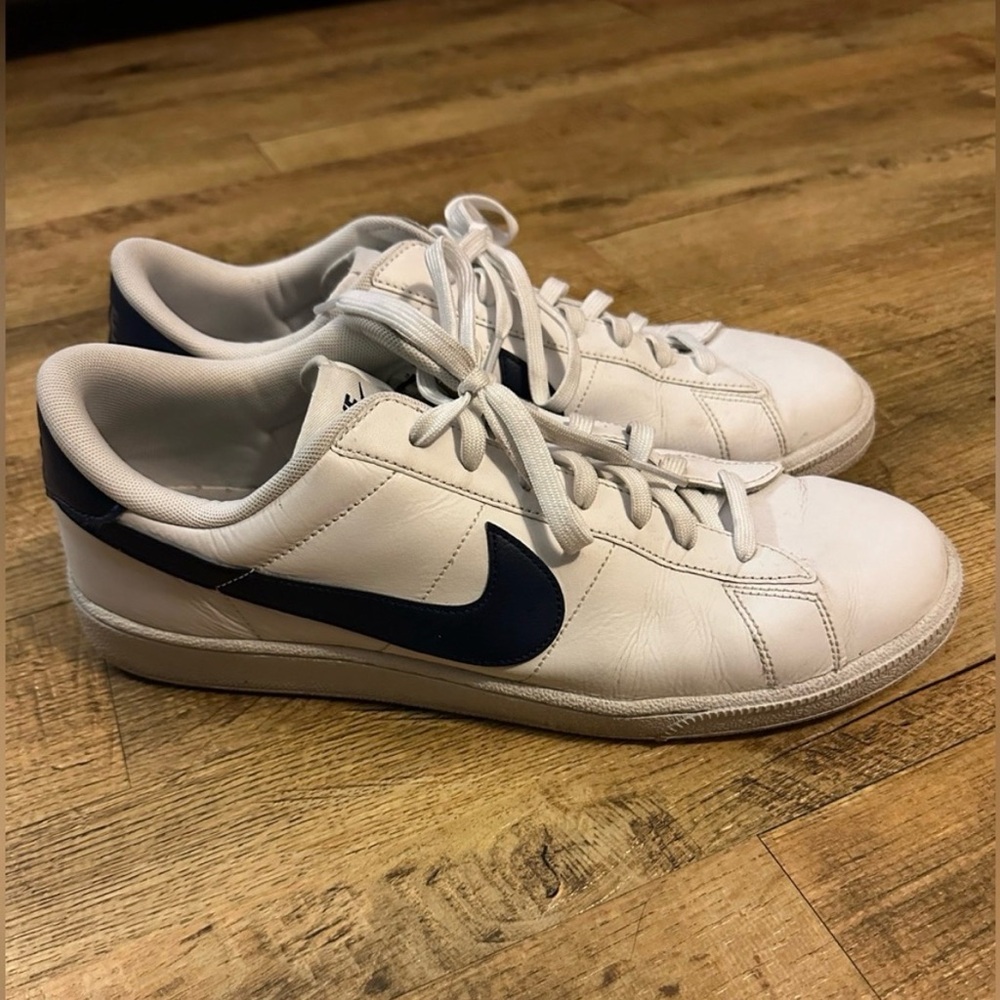 Nike White Leather Tennis Sneakers with Navy Swoosh